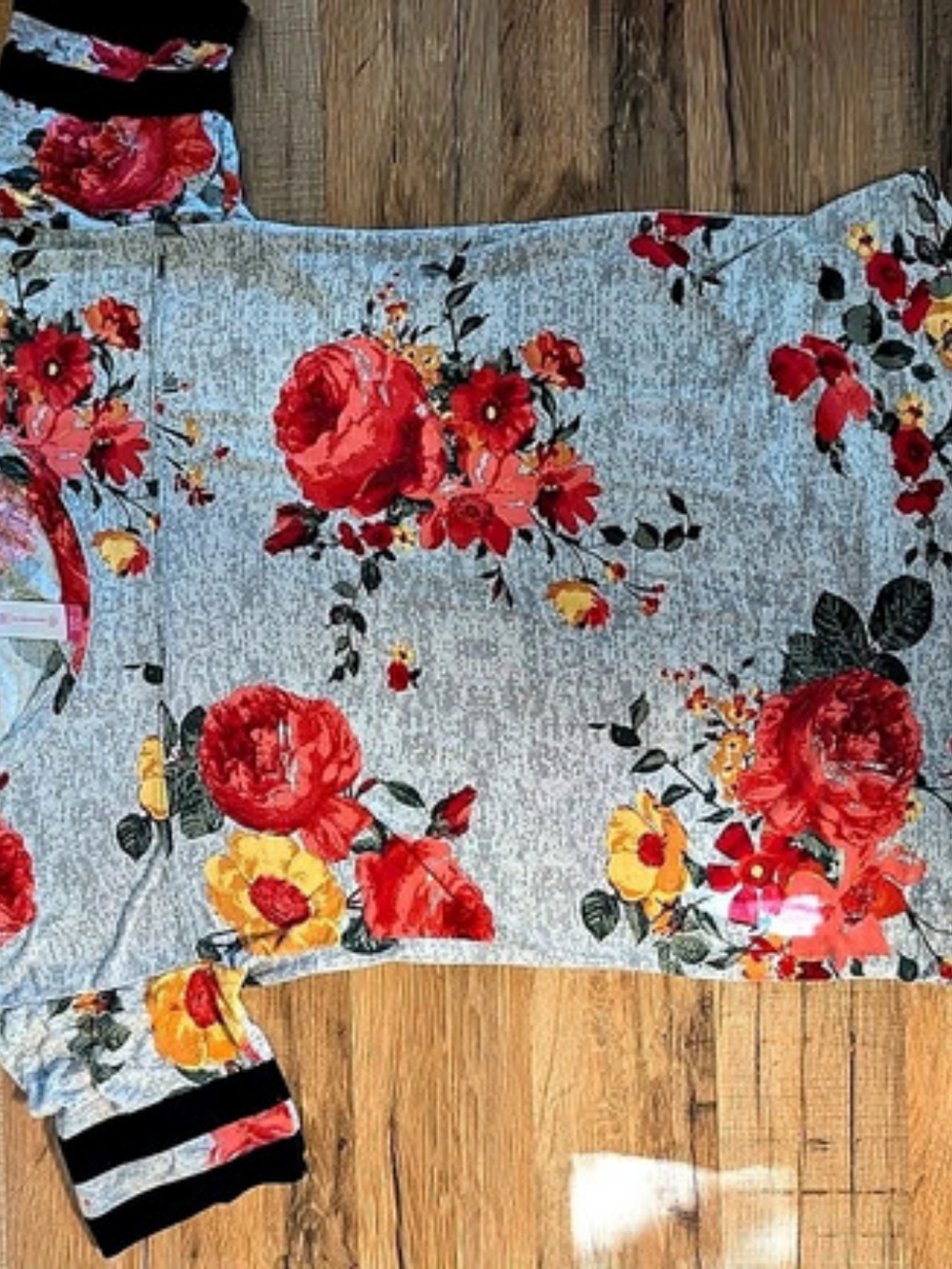 Floral Shirt in Gray & Red Size Small